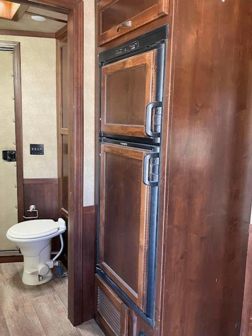 Used 2019 Featherlite 9821- Consignment Horse Trailer