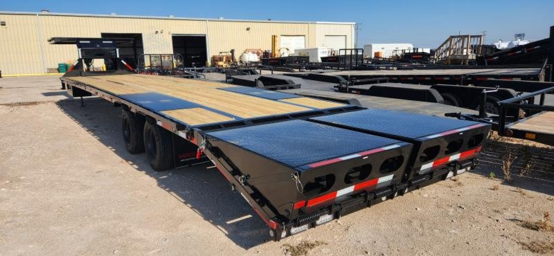 New 2023 MAXXD LHX10240 - 40' X 102" Flatbed Trailer