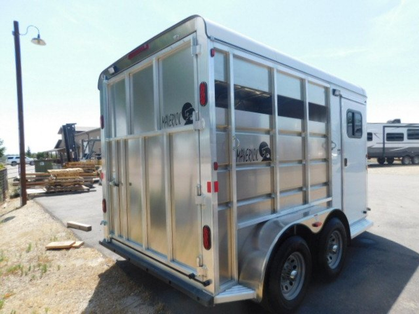 New 2025 Maverick Trailers Lite 2H Horse Trailer