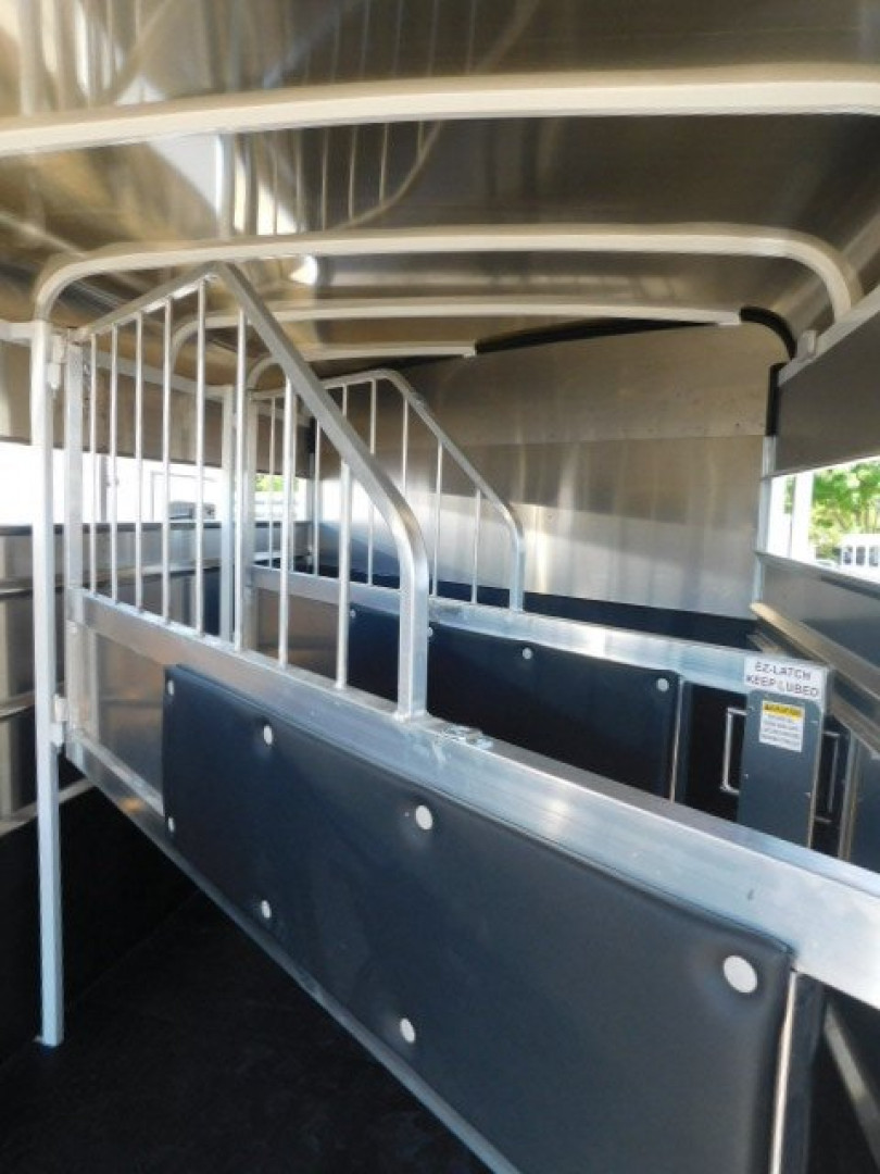 New 2025 Maverick Trailers 3H GN Horse Trailer