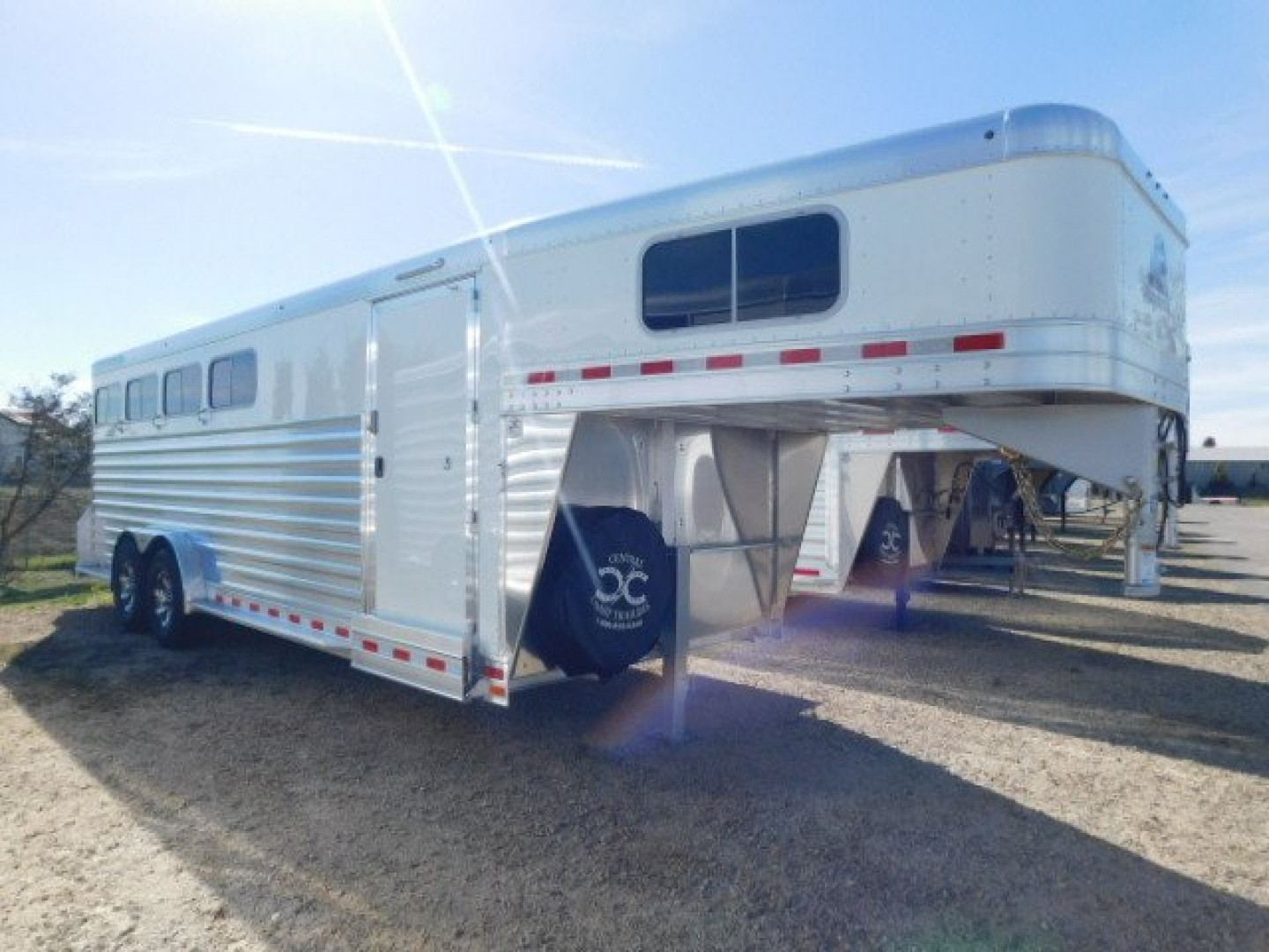 New 2025 Elite Trailers 4H GN Double Door Tack Horse Trailer