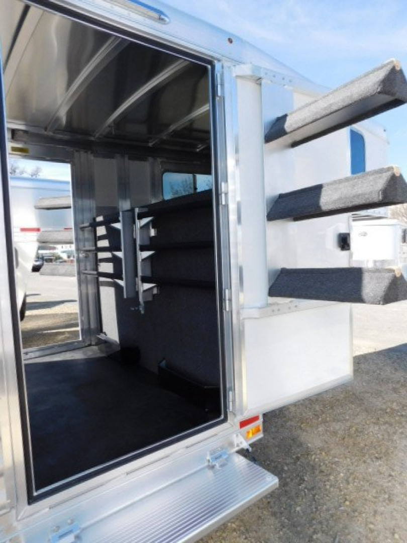 New 2025 Elite Trailers 4H GN Double Door Tack Horse Trailer