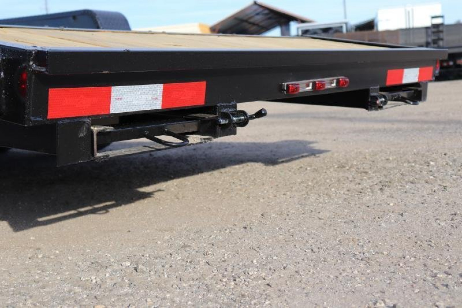 New 202 Down 2 Earth Trailers 82X18 CAR HAULER