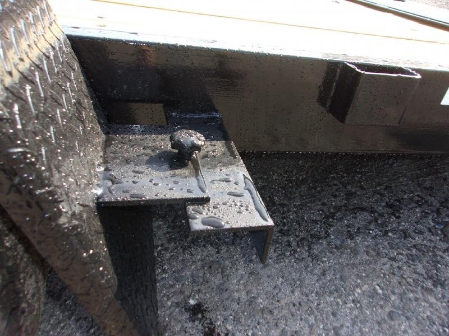 New 2024 Down 2 Earth Trailers 82X20 TILT