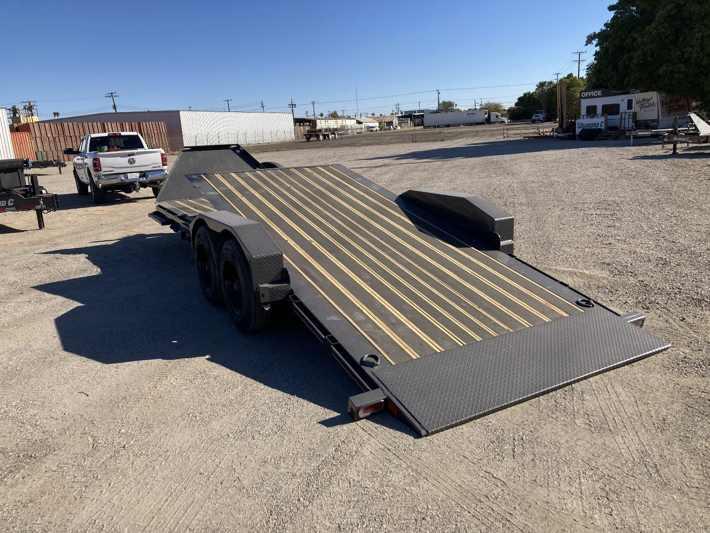 New 2025 Diamond C Trailers HDT 207 22X82 Tilt Trailer