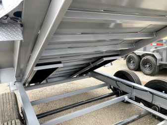 New 2024 Diamond C Trailers LPT 207 16X82X32  Dump Trailer