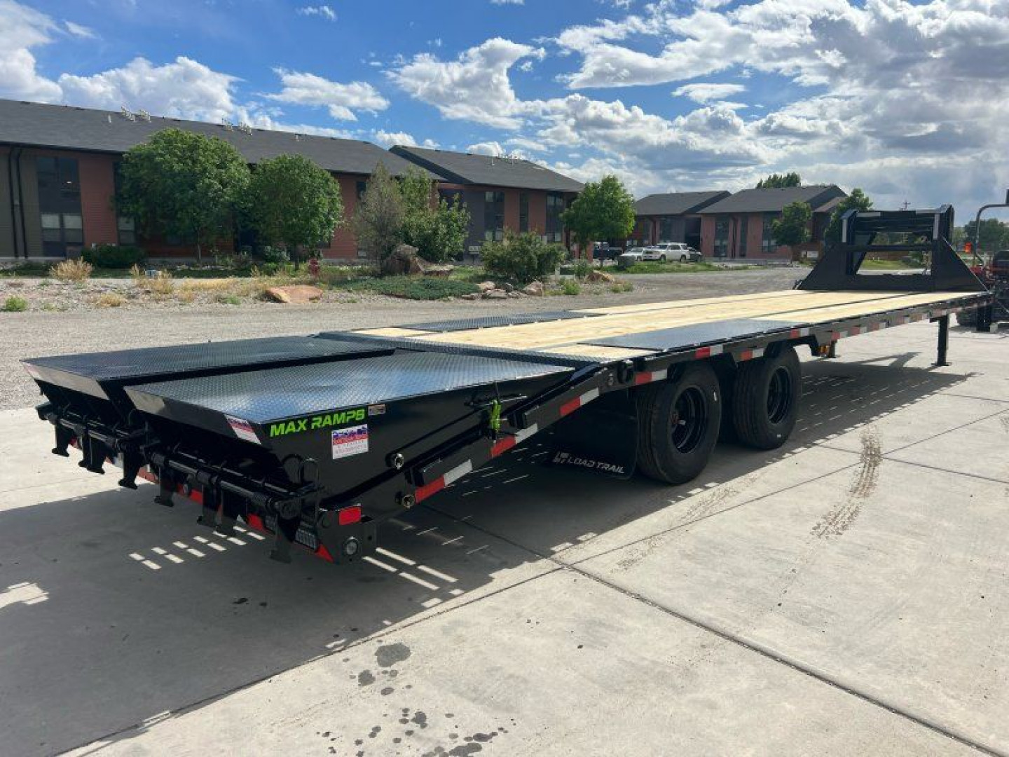 New 2025 Load Trail 102''x32' GN Low-Pro