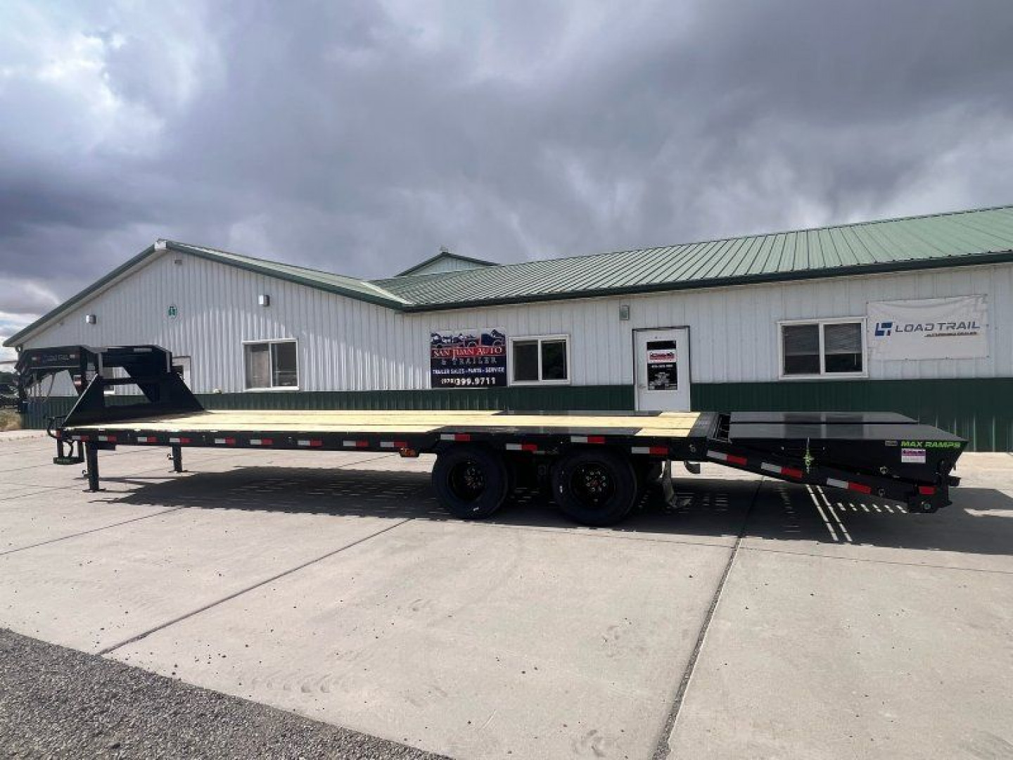 New 2025 Load Trail 102''x32' GN Low-Pro