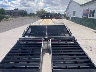 New 2025 Load Trail 102''x32' GN Low-Pro