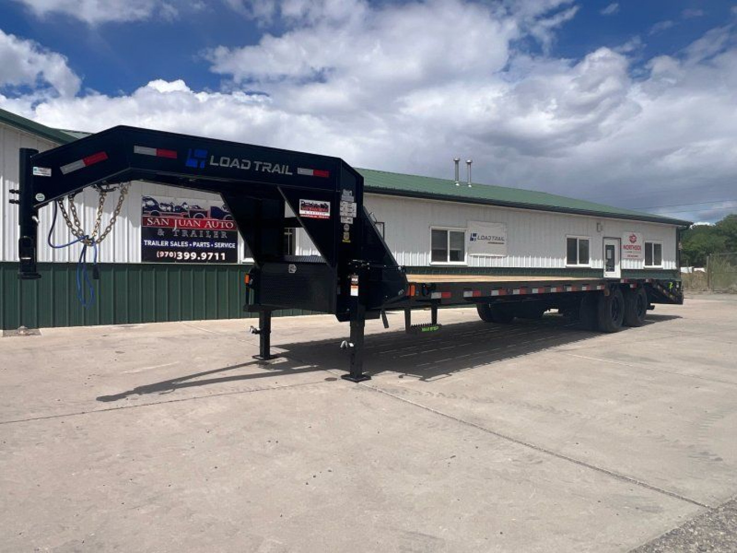 New 2025 Load Trail 102''x30' GN Low-Pro Gooseneck Bodies