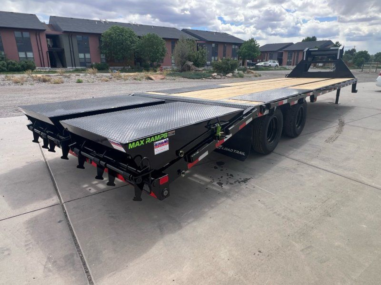 New 2025 Load Trail 102''x30' GN Low-Pro Gooseneck Bodies