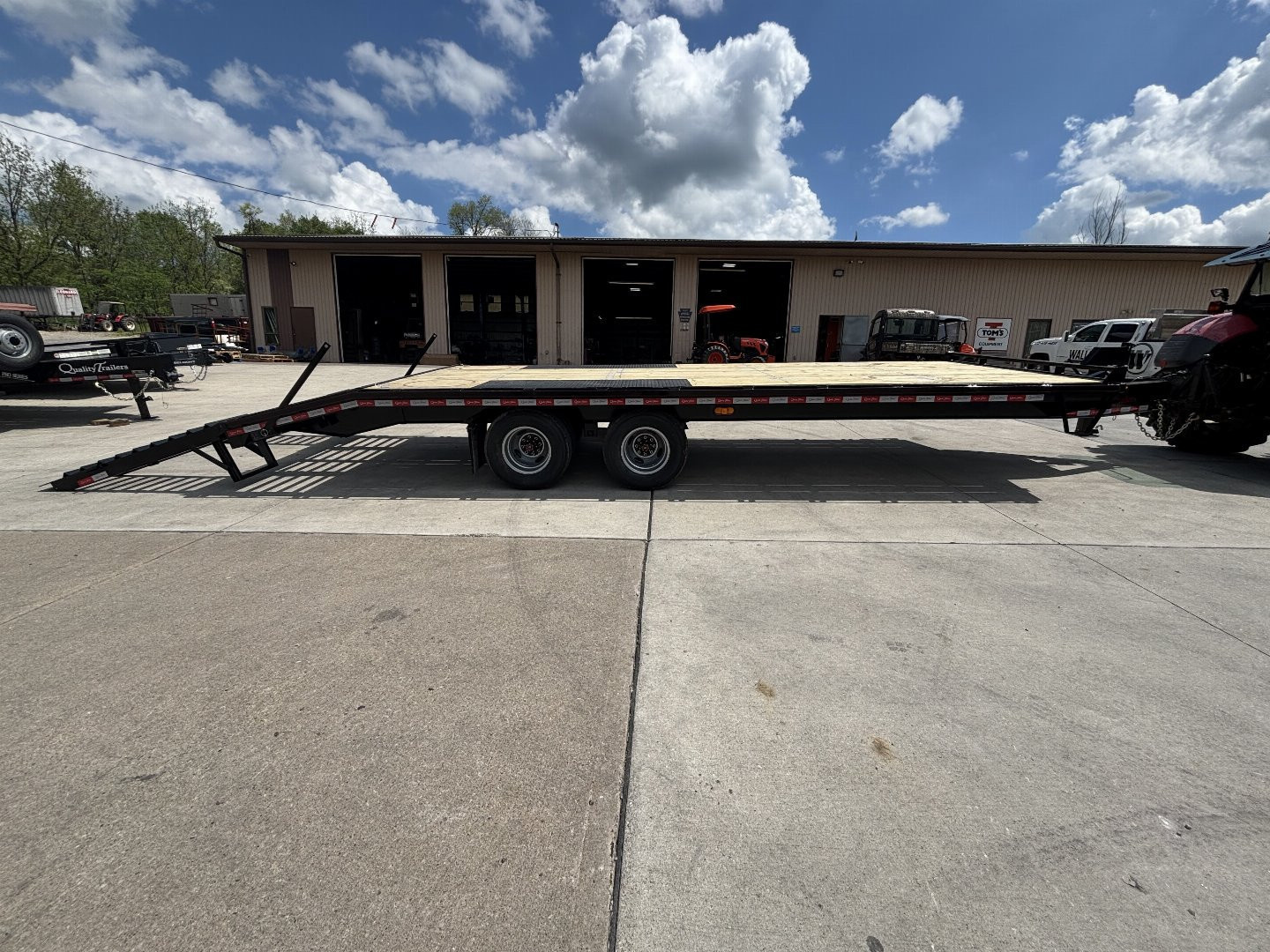 New 2026 Quality Trailers 25' Deckover (20'+5' Pop Up Dovetail) - Pro Series - Pintle - Tandem Dual - 25,000# GVWR