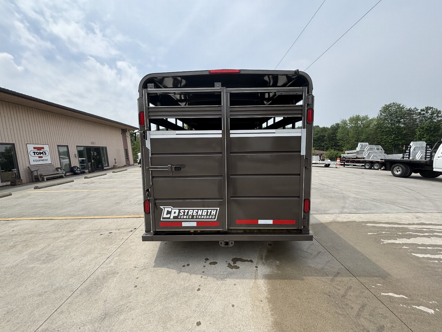 7×18 Horse Livestock Trailer photo 4