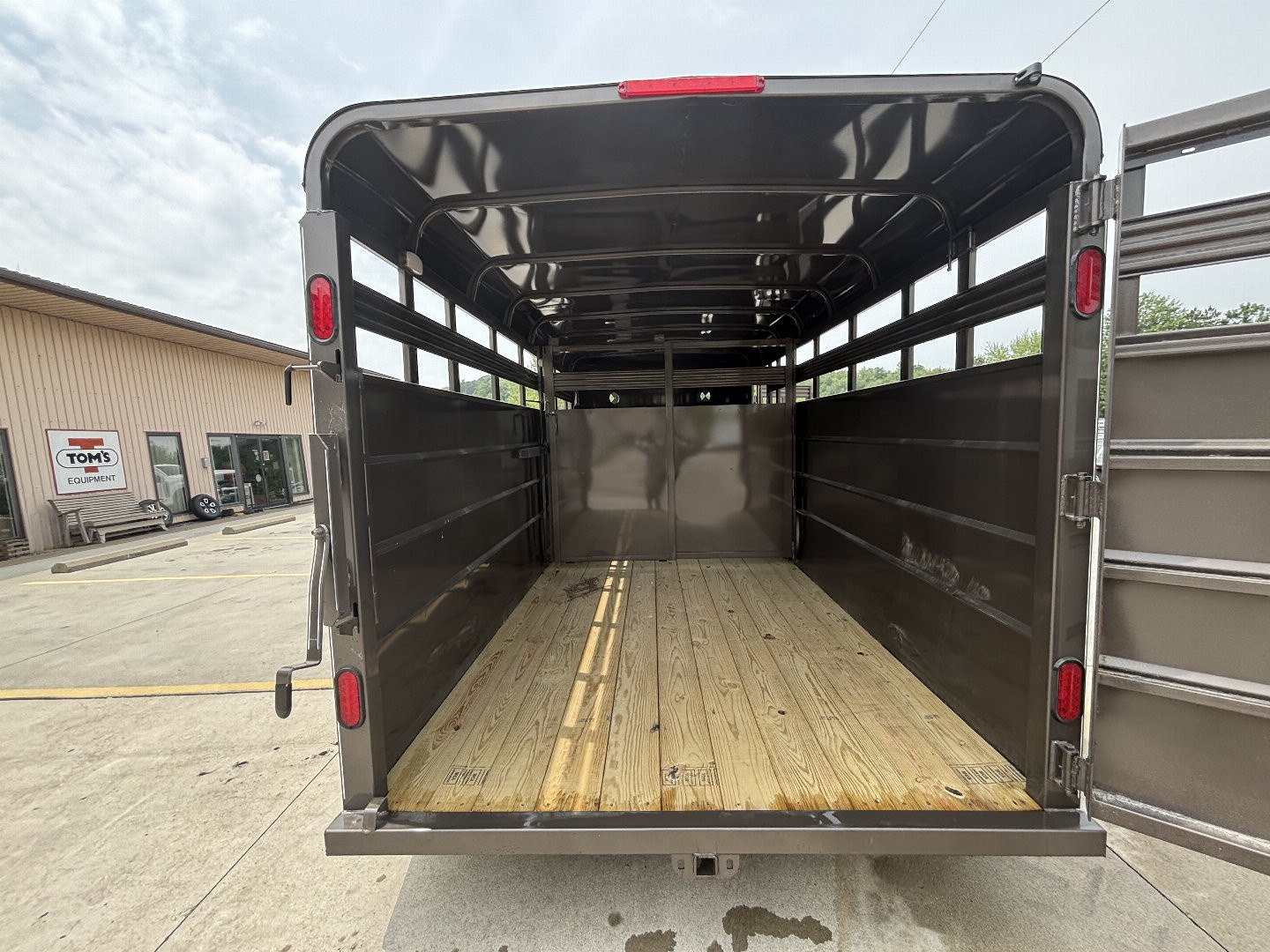 7×18 Horse Livestock Trailer photo 9