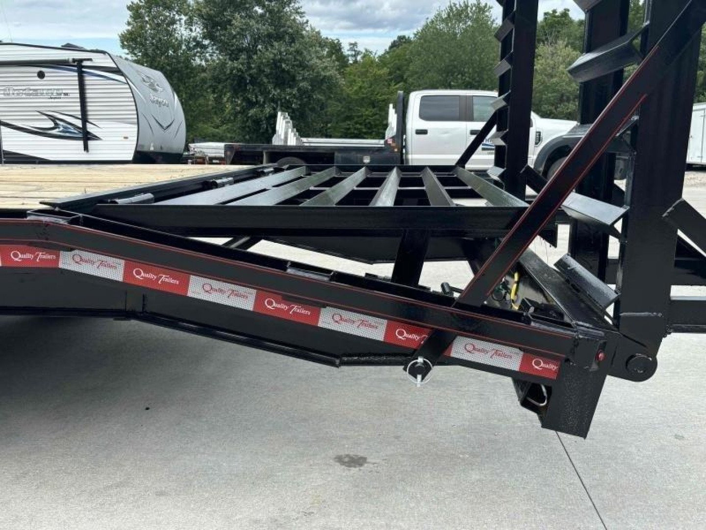 New 2025 Quality Trailers 28' Gooseneck (24'+4' Pop-Up Dove Tail) Pro Series - 17000# GVWR