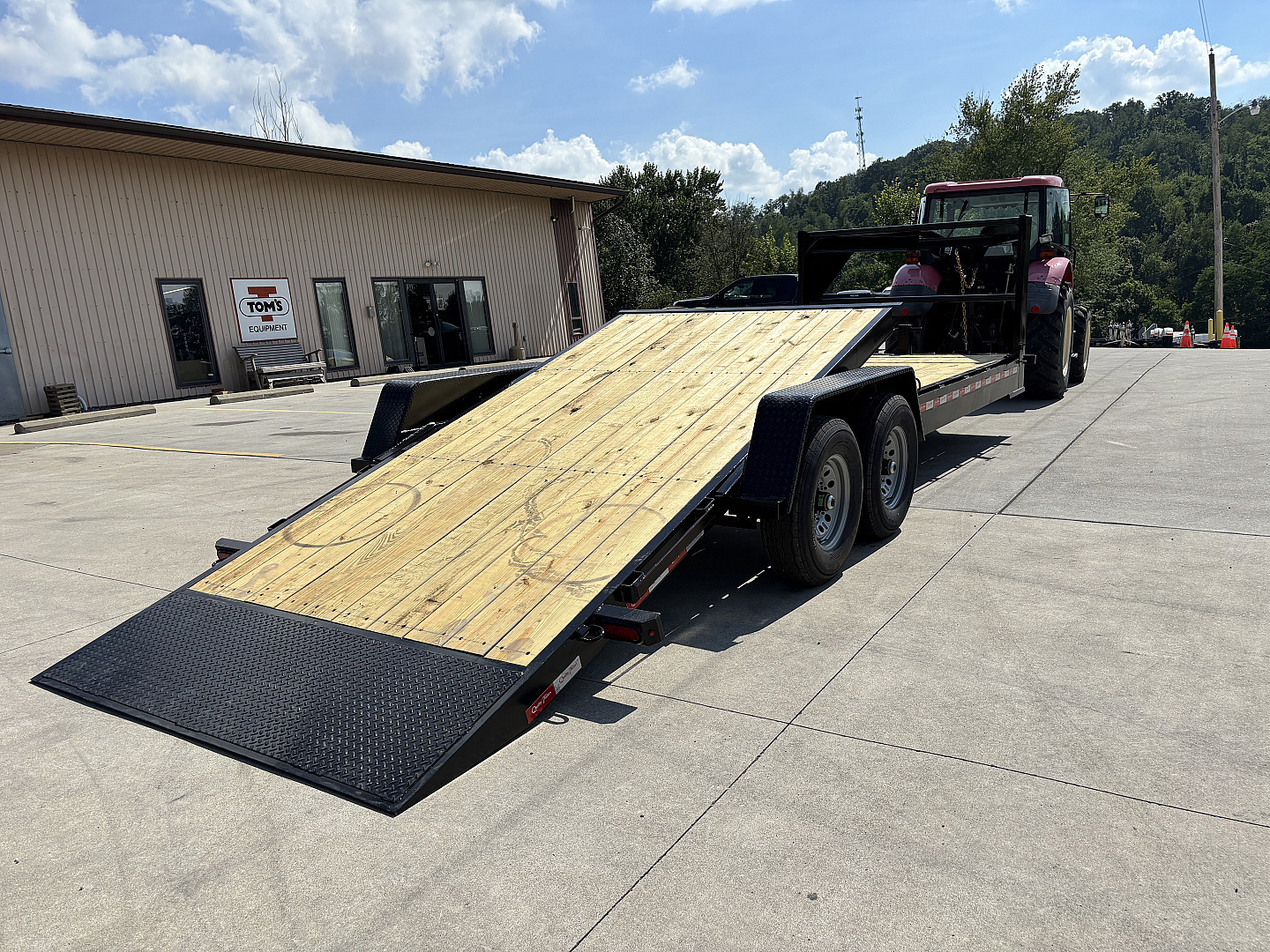 New 2026 Quality Trailers 24' Pro Series Gooseneck Tilt Equipment Hauler Trailer - 15000# GVWR