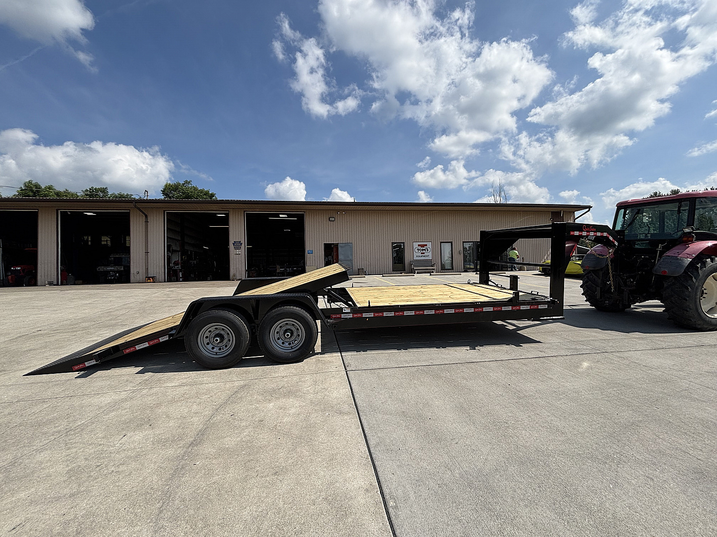New 2026 Quality Trailers 24' Pro Series Gooseneck Tilt Equipment Hauler Trailer - 15000# GVWR