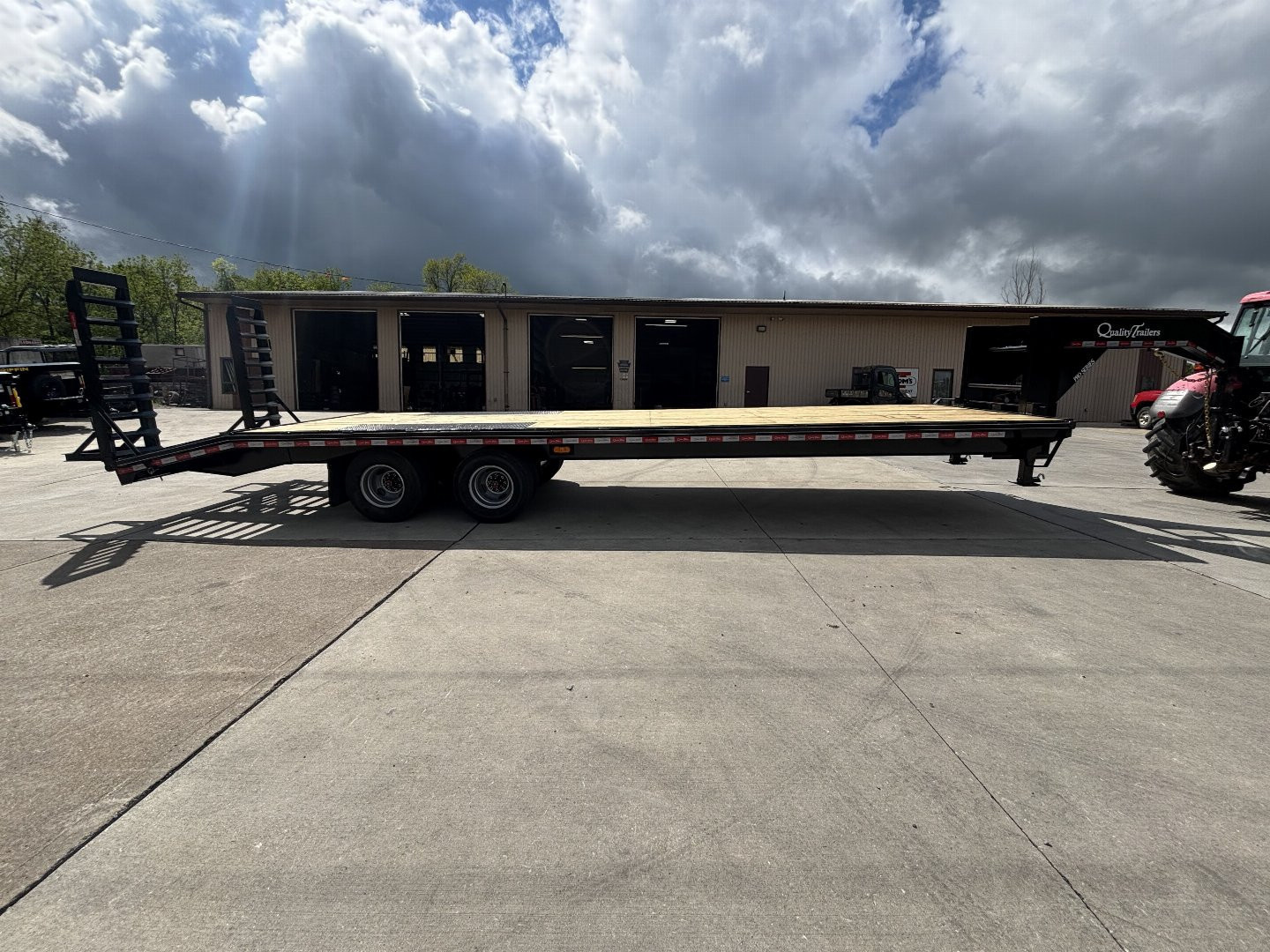 New 2026 Quality Trailers 30' Gooseneck (26' + 4' Pop Up Dovetail) Pro Series - Tandem Dually - 25000# GVWR
