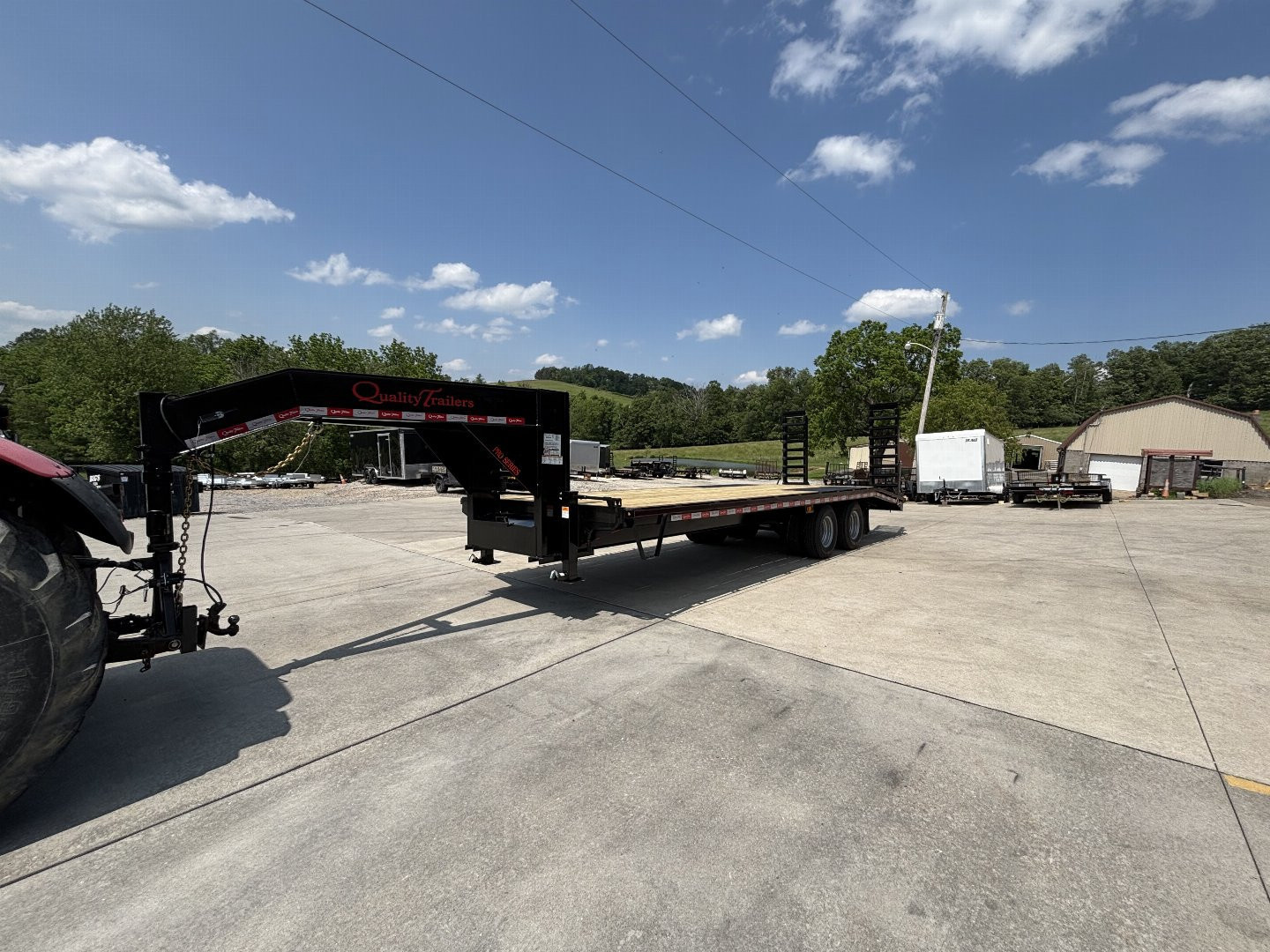 New 2026 Quality Trailers 25' Gooseneck (20' + 5' Dovetail) Pro Series Deckover Trailer - Tandem Dually - 25000# GVWR