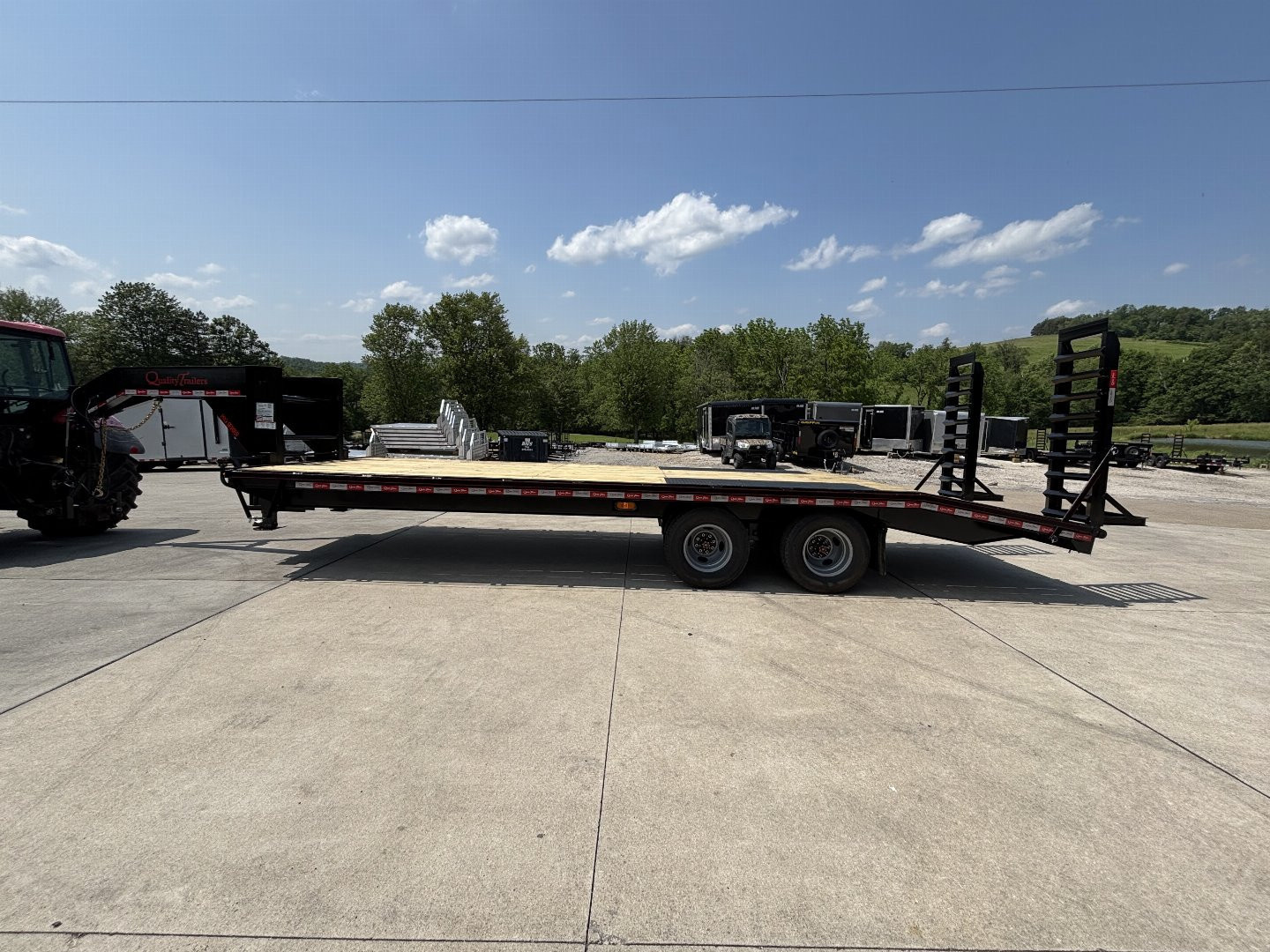 New 2026 Quality Trailers 25' Gooseneck (20' + 5' Dovetail) Pro Series Deckover Trailer - Tandem Dually - 25000# GVWR