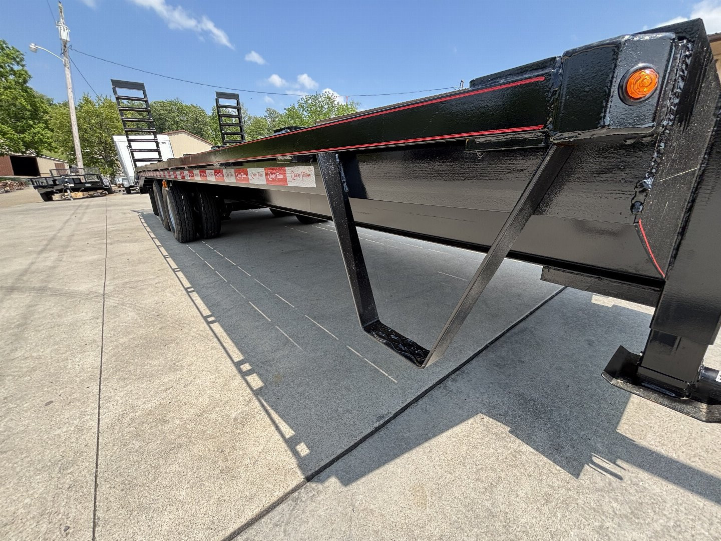 New 2026 Quality Trailers 25' Gooseneck (20' + 5' Dovetail) Pro Series Deckover Trailer - Tandem Dually - 25000# GVWR