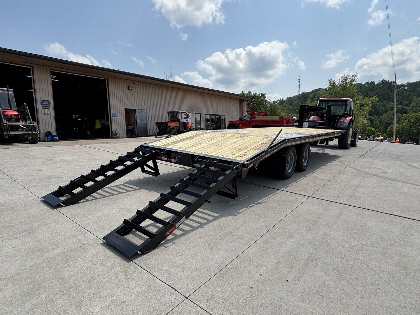 New 2026 Quality Trailers 25' Gooseneck (20' + 5' Dovetail) Pro Series Deckover Trailer - Tandem Dually - 25000# GVWR