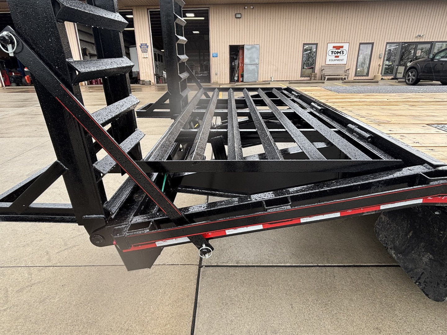 New 2026 Quality Trailers 25' Gooseneck (20' + 5' Pop Up Dove Tail) Pro Series - Tandem Dually - 25000# GVWR