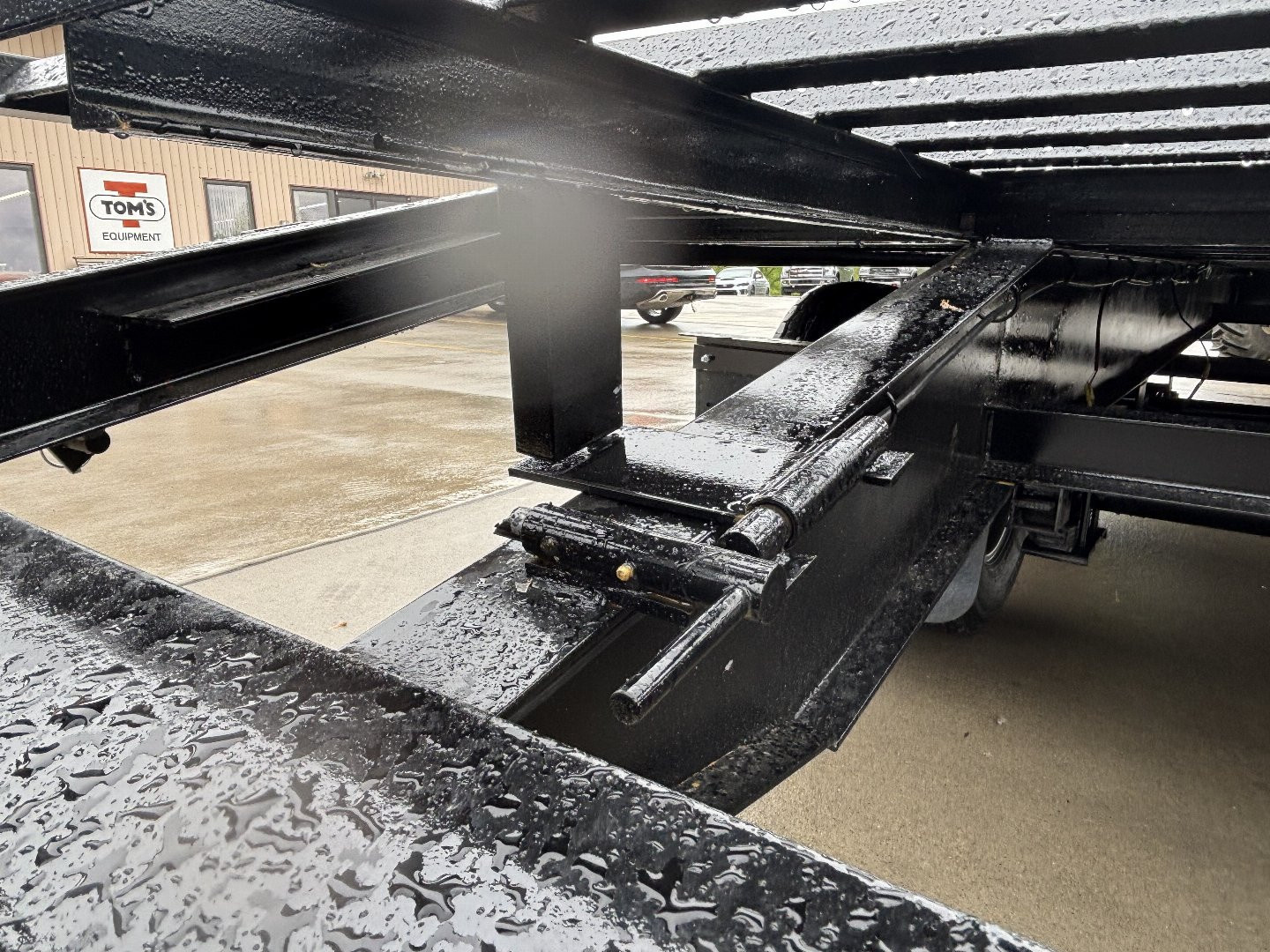 New 2026 Quality Trailers 25' Gooseneck (20' + 5' Pop Up Dove Tail) Pro Series - Tandem Dually - 25000# GVWR