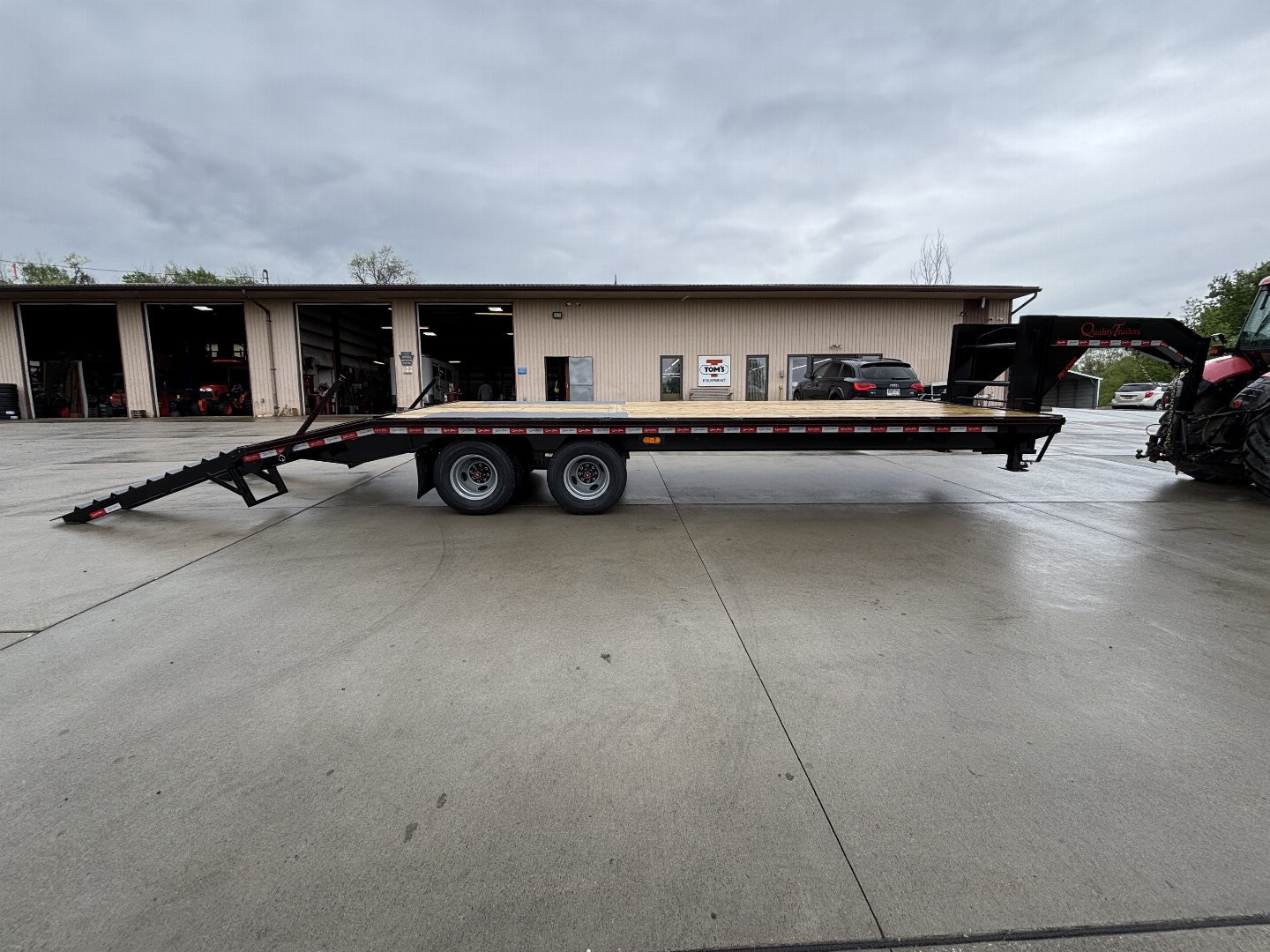 New 2026 Quality Trailers 25' Gooseneck (20' + 5' Pop Up Dove Tail) Pro Series - Tandem Dually - 25000# GVWR