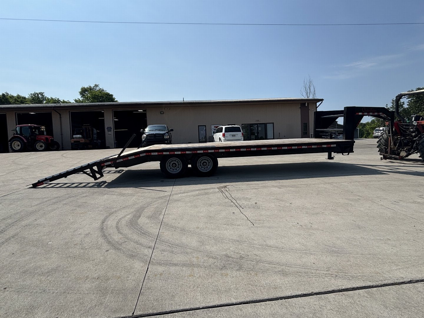 New 2026 Quality Trailers 24' Gooseneck (20' + 4' Dovetail) Pro Series - 17000# GVWR