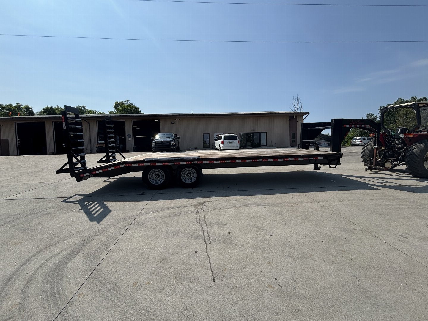 New 2026 Quality Trailers 24' Gooseneck (20' + 4' Dovetail) Pro Series - 17000# GVWR
