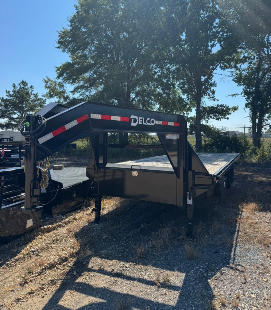 New 2025 Delco Trailers T826R72ESKK