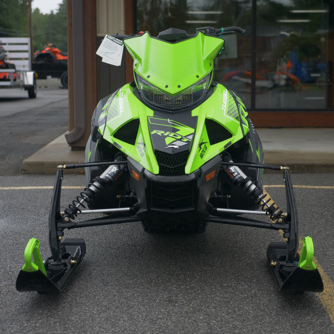 DOLK(ドルク)　 Kitty Riot - Green INSIDE: THE 2023 ARCTIC CAT RIOT 8000 AND RIOT 9000