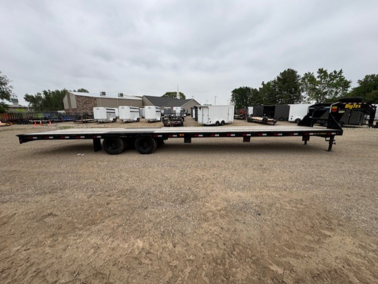 Used 2022 BIG TEX TRAILER CO 22GN-40BK8SIR Flatbed Trailer