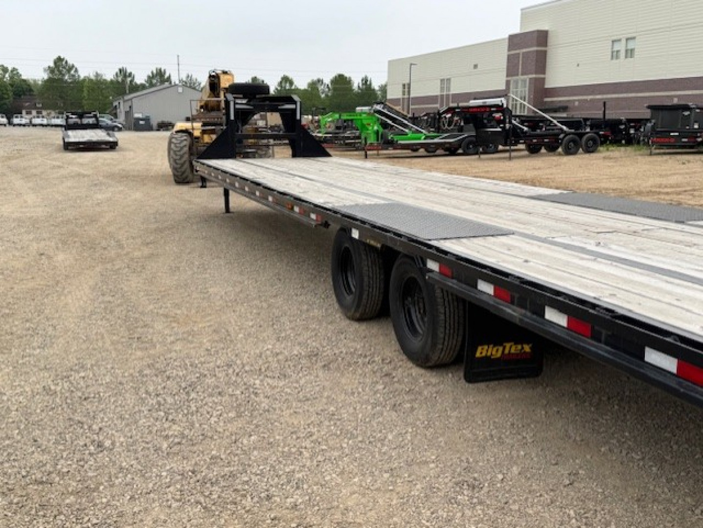 Used 2022 BIG TEX TRAILER CO 22GN-40BK8SIR Flatbed Trailer