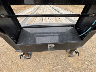 Used 2022 BIG TEX TRAILER CO 22GN-40BK8SIR Flatbed Trailer