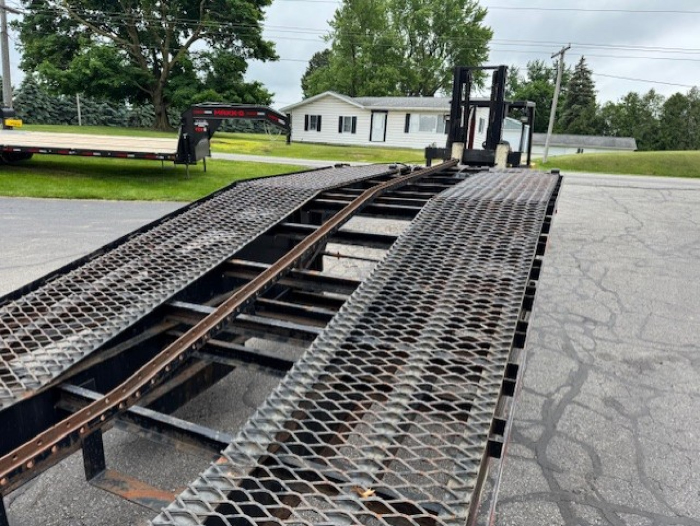 Used 2017 Kaufman Trailers FV-10K-53D Flatbed Trailer