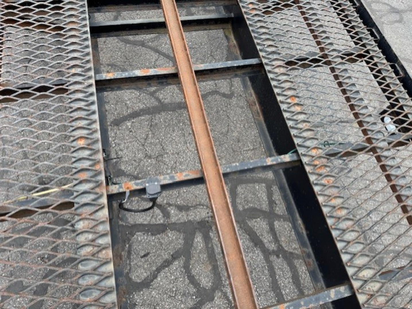 Used 2017 Kaufman Trailers FV-10K-53D Flatbed Trailer