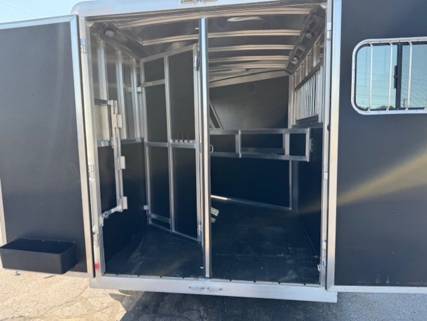 New 2026 Shadow 69170S-SM-3SL-GN-E Horse Trailer