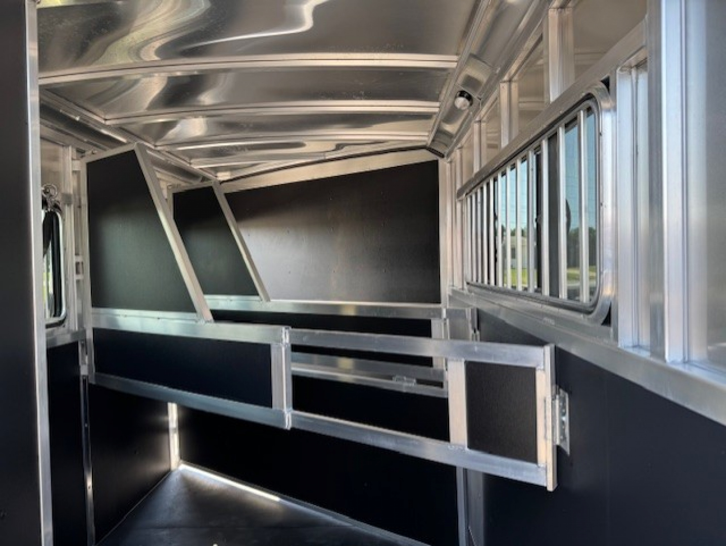 New 2026 Shadow 69170S-SM-3SL-GN-E Horse Trailer