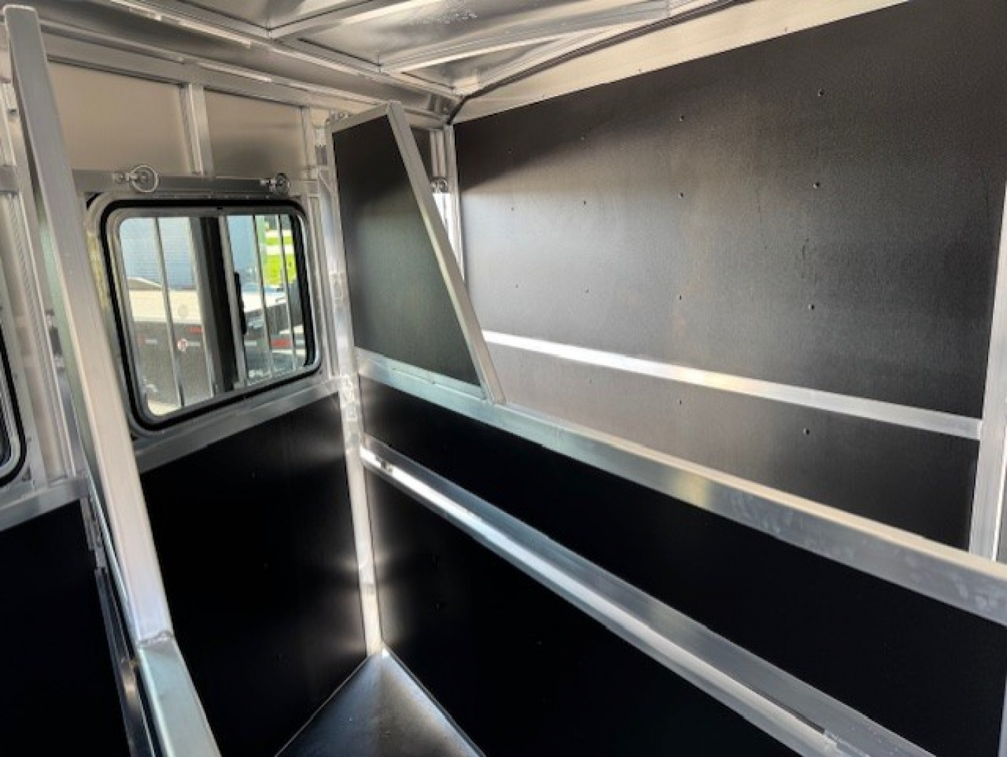 New 2026 Shadow 69170S-SM-3SL-GN-E Horse Trailer