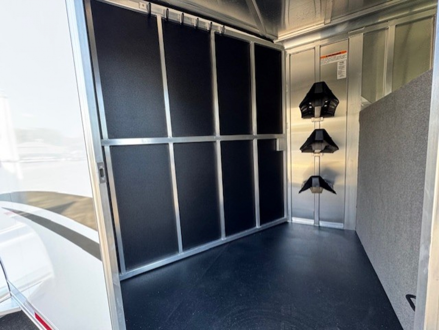 New 2026 Shadow 69170S-SM-3SL-GN-E Horse Trailer