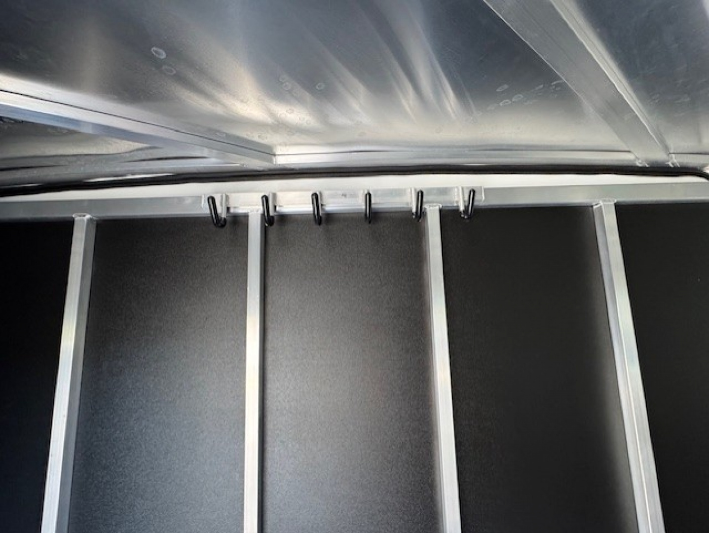 New 2026 Shadow 69170S-SM-3SL-GN-E Horse Trailer