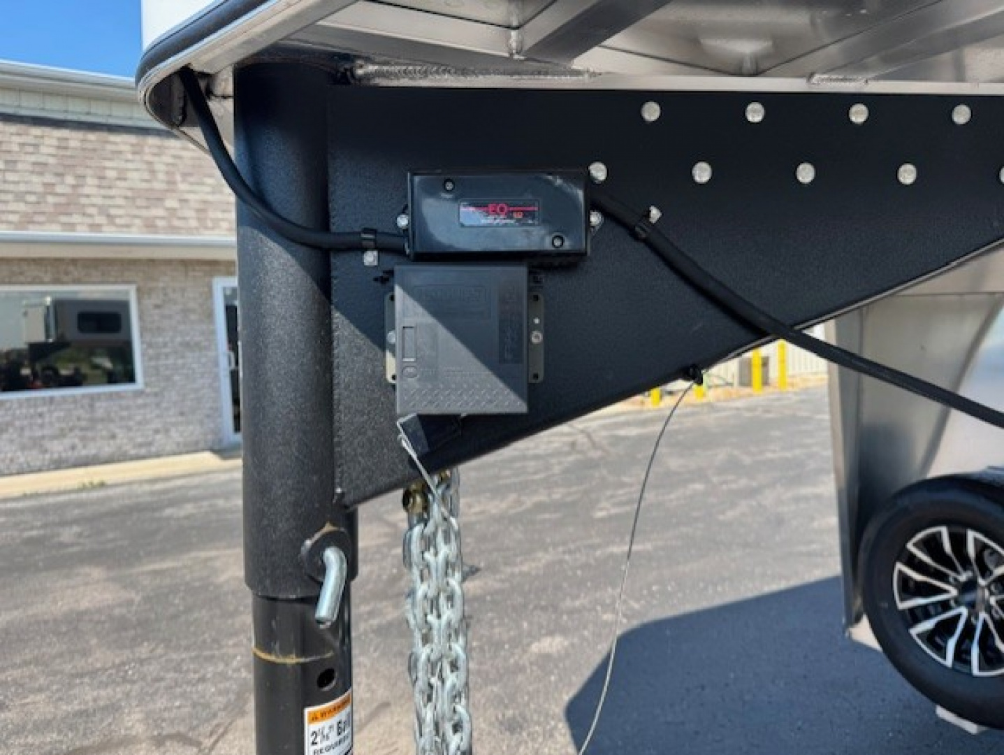 New 2026 Shadow 69170S-SM-3SL-GN-E Horse Trailer