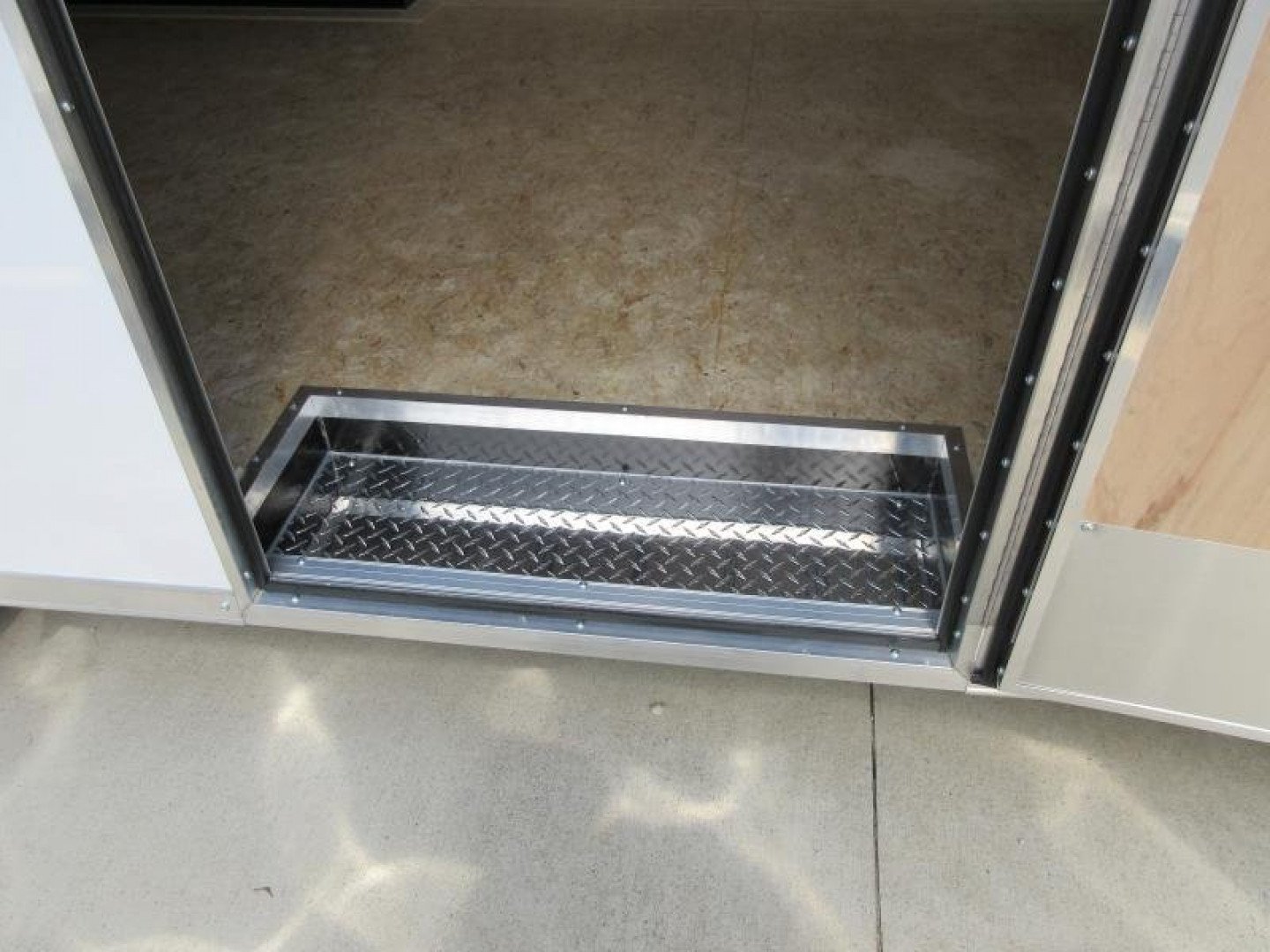 New 2024 Impact Trailers 8.5'X18' TREMOR ROUND TOP ROUND FRONT RAMP DOOR Cargo / Enclosed Trailer