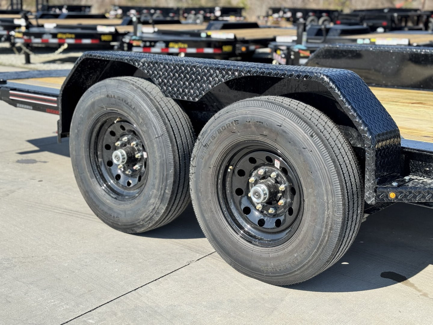 New 2025 Diamond C Trailers