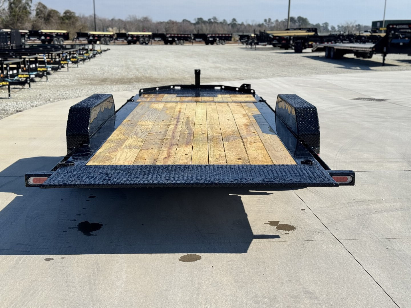 New 2025 Diamond C Trailers