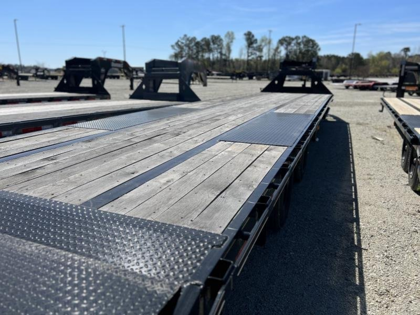 New *MEGA DEAL* 2022 Diamond C FMAX212 35+5 w/ Electric Over Hydraulic Brakes