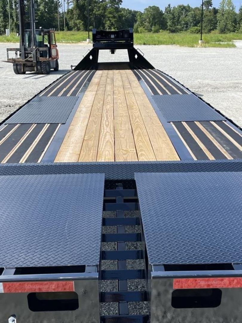 New MEGA DEAL! Diamond C FMAX Gooseneck Trailer with Electric over Hydraulic Brakes LOADED!!