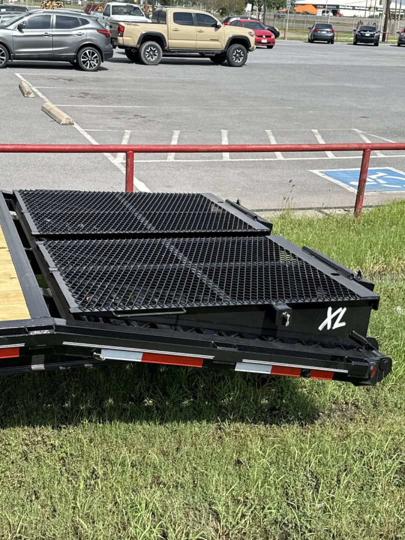 New 2025 Texas Bragg Trailers 35+5 Mega Ramps Flatbed Trailer